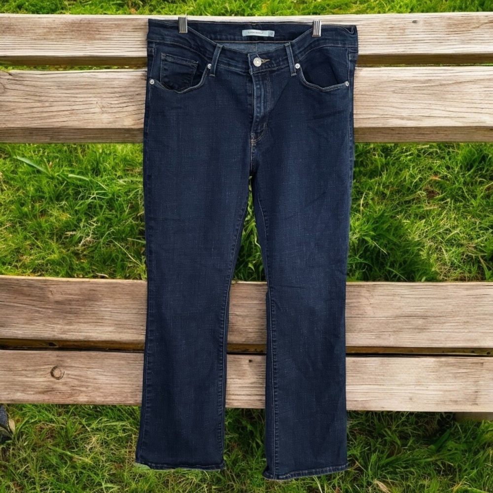 Levi’s Dark Blue Denim Jeans Classic Bootcut Women’s Size 12 Relaxed Fit Casual